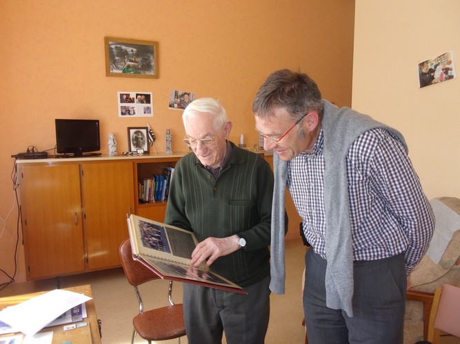 http://collegestjolaroche.free.fr/bibliotheque/Frere%20Andre.JPG